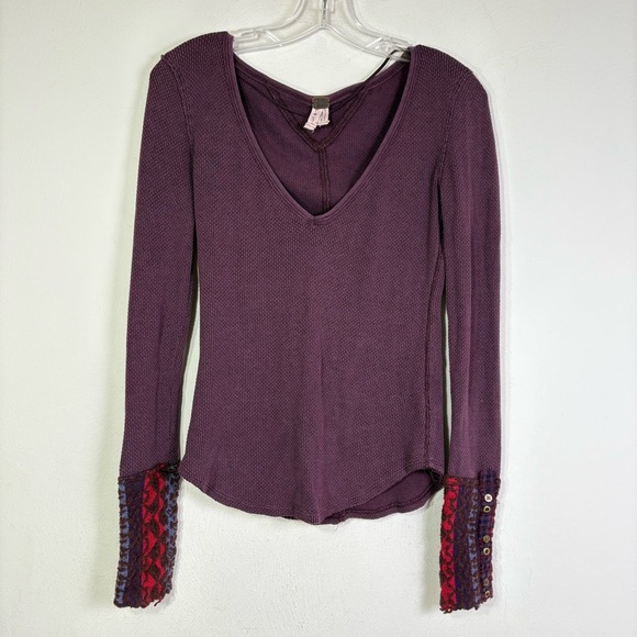 FREE PEOPLE Art School embroidered thermal waffle top v-neck S - Picture 4 of 13